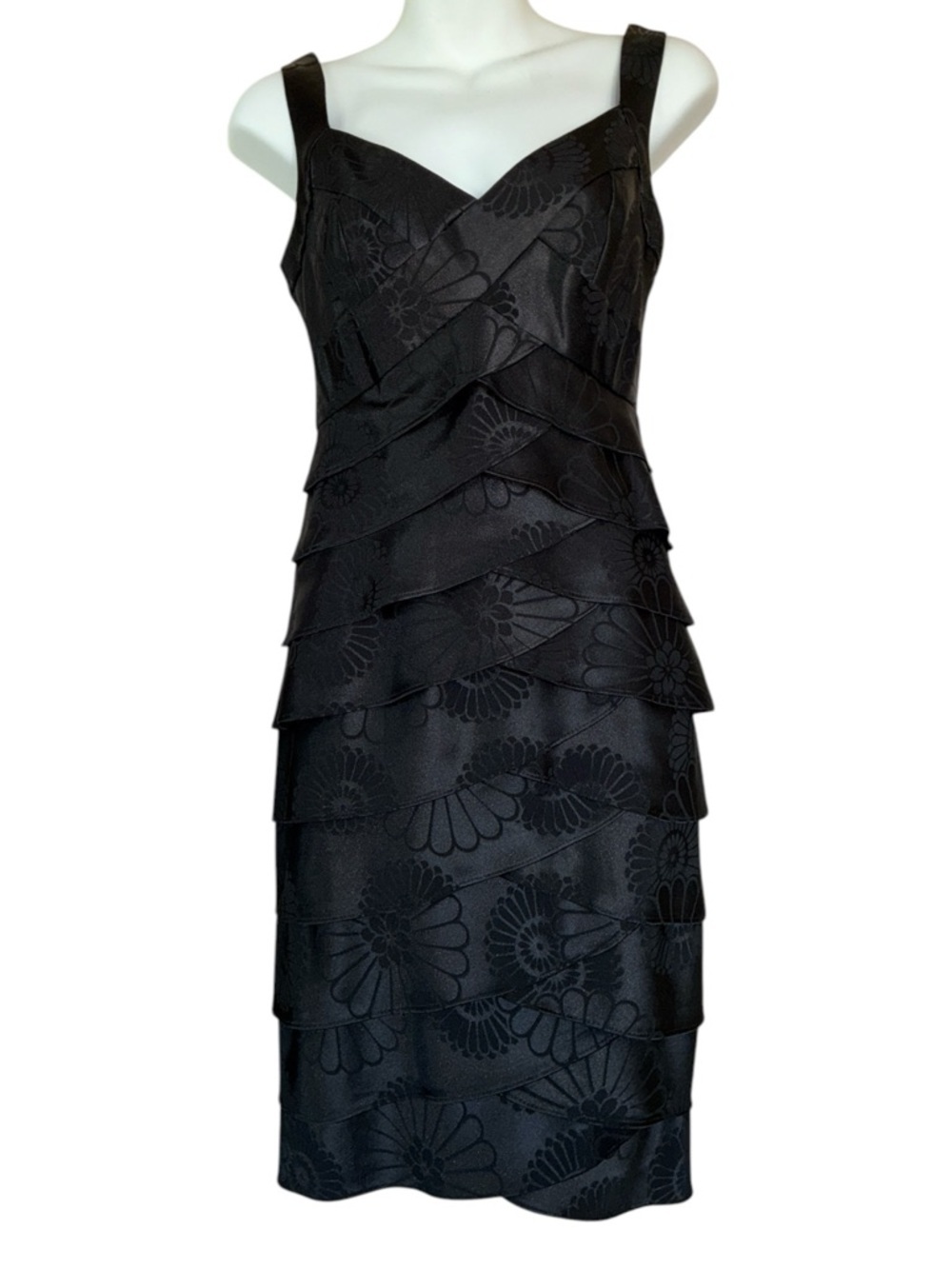 London Times Dress, Black Sleeveless Tiered Jacquard, sweetheart Neckline. 4 EUC